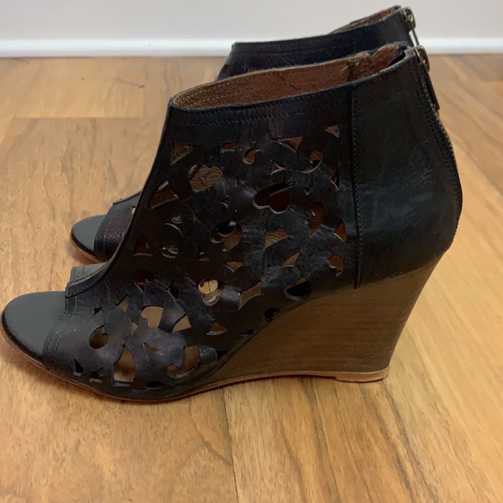Relance open design wedge